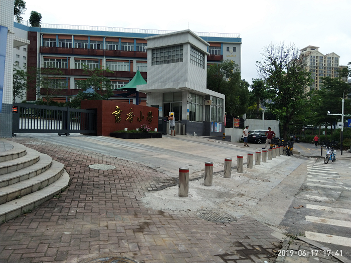 書(shū)香小學(xué)防撞柱案例